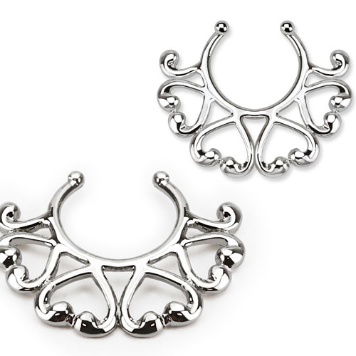 Fake Brustpiercing mit halber Herzkante