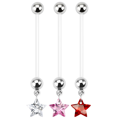 Bauchnabelpiercing mit einem Stern für Schwangere