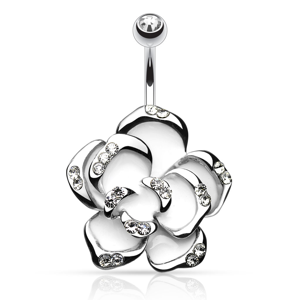 Bauchnabelpiercing mit einer weißen Blume und Steinen