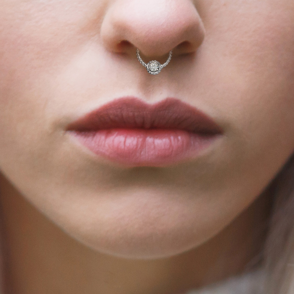 Septumpiercing aus 14 Karat Gold mit gewundenen Design